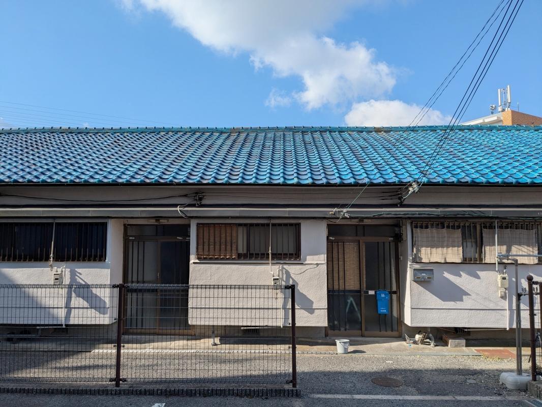 青い瓦屋根